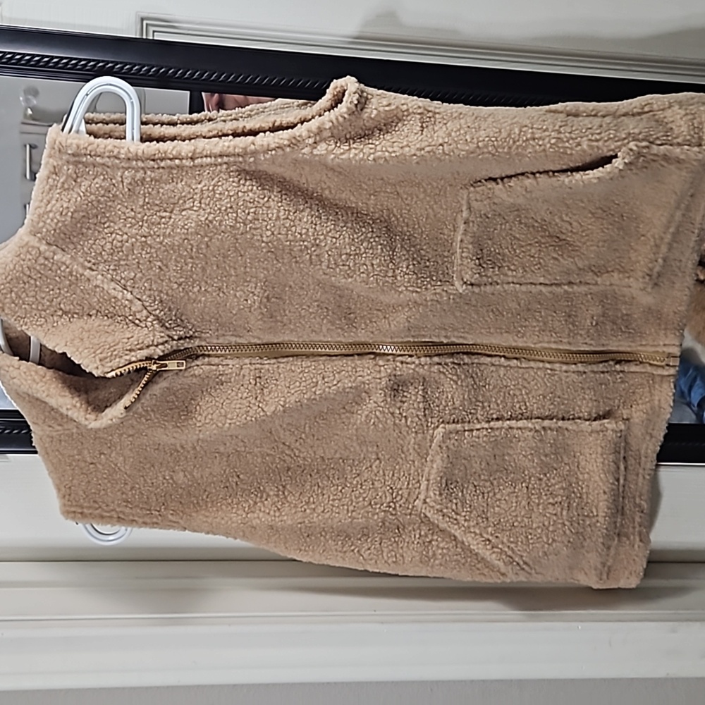 Brown vest never worm size medium